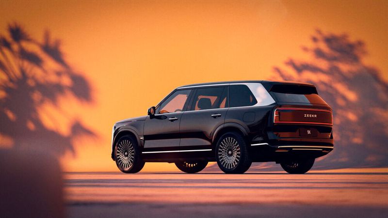 Optisch bildet das über fünf Meter große Luxus-SUV eine Mischung aus BMW X7, Range Rover und Rolls-Royce. (Bild: Zeekr)