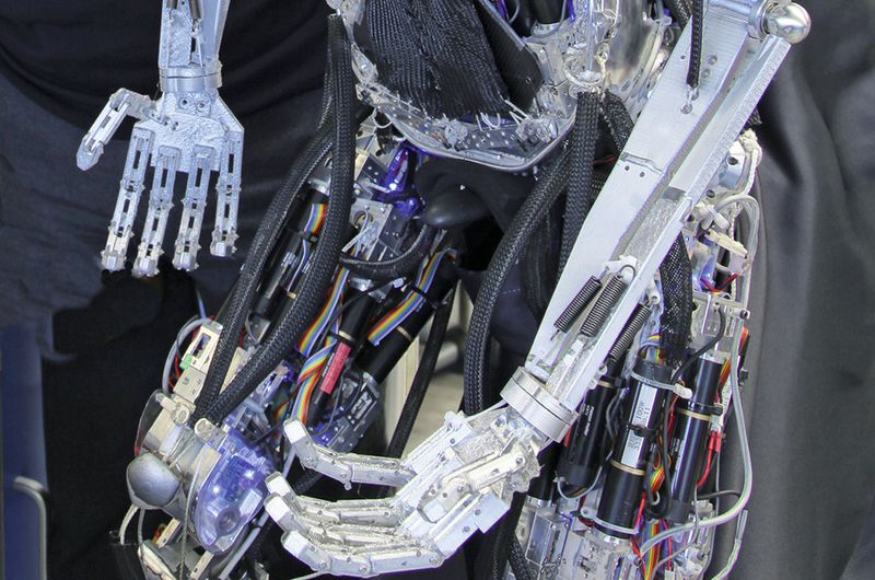 Die 160 Muskeln von Kenshiro werden von 93 maxon-EC-(BLDC-)Motoren kontrahiert. (Bild: maxon)
