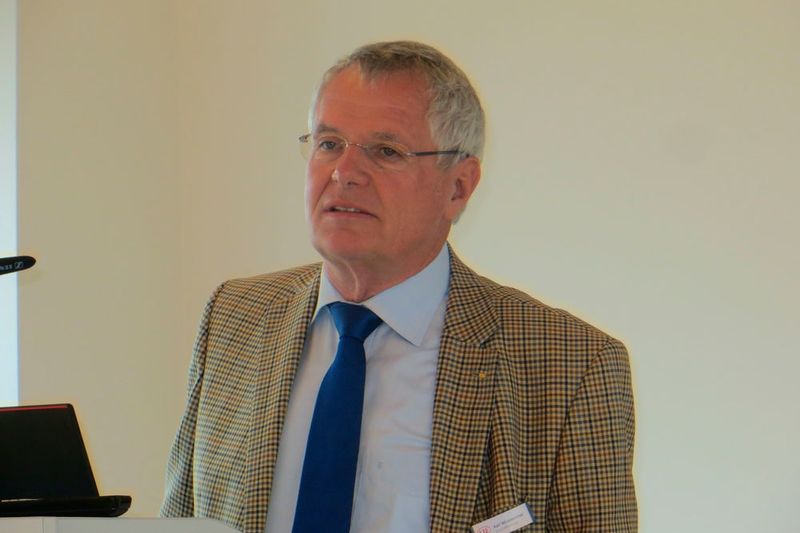 Karl Wisspeintner, Geschäftsführer Micro-Epsilon a.D., blickt auf 40 Jahre erfolgreiche Unternehmensgeschichte zurück. Er hat den Messtechnikspezialisten gemeinsam mit Franz Fischer und Johann Salzberger aufgebaut. (S. Kunze/elektrotechnik)