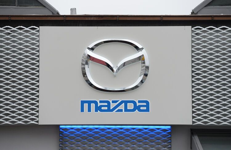 Das Eingangselement im Mesh-Gewebe-Design ist mit LEDs bestückt. (Foto: Gebert)