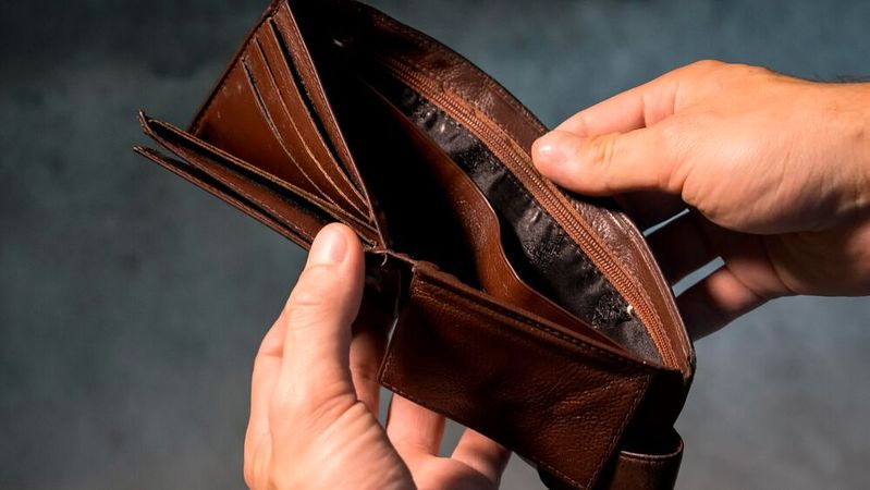 Die Konsumbereitschaft sinkt: Die Menschen halten das Geld in der Krise lieber zusammen. (Bild:  gemeinfrei /  Pixabay)