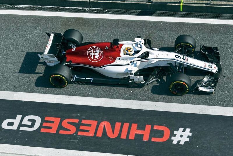 Der C37 des Alfa Romeo Sauber F1 Teams – mit Teilen, die mit Hilfe von SLA- und SLS-3D-Drucklösungen von 3D Systems erstellt wurden - auf der Strecke des FIA Formel 1 Grand Prix von China 2018. (3D Systems)