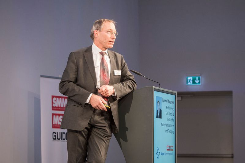 Prof. Dr. Wegener, ETH Zürich engagiert bei seinen Ausführungn über optimierte Fertigungsstrategien. (Thomas Entzeroth)