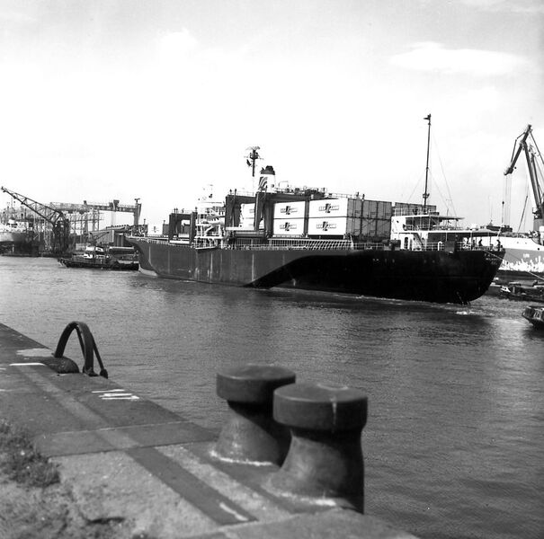 Die zum Containerschiff umgebaute „Fairland“... (Bild: BLG-Group)
