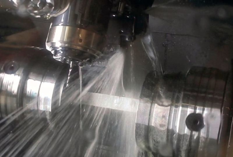 Ein Polysaw-Drehtrennfräser von Mimatic im schnittigen Einsatz in einer Bearbeitungsmaschine. (Mimatic)