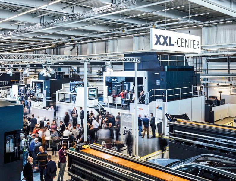 Die Maschinen im XXL-Center bearbeiten bis zu 6.000 mm große Werkzeugformen. (DMG Mori)