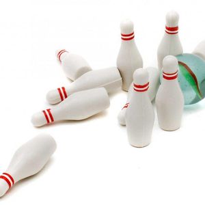 Für alle, die von Bowling nicht genug haben können: Das elfteilige Mini-Bowling-Set eignet sich perfekt für einige kurze Strikes in der Mittagspause und auf die unbequemen, verschwitzten Bowlingschuhe kann man auch getrost verzichten. Mit diesem Gadget von geheimshop.de für schlappe 3,90 Euro plus Versand können Sie allen im Büro zeigen, wer der wahre "Dude" der Bowlingbahn ist.(Bildquelle:  Geheimshop.de)