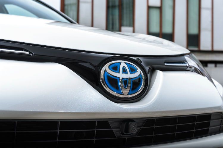 Das Toyota-Logo ist prominent hervorgehoben. (Toyota)