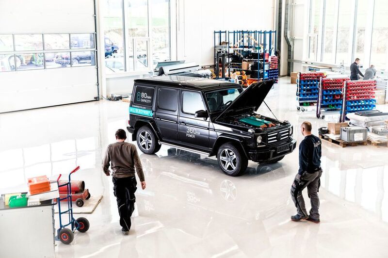 ... und ein Hightech-Forschungs-und Entwicklungszentrum. Hier zu sehen: eine Mercedes G-Klasse – die hat Kreisel für Arnold Schwarzenegger elektrifiziert. (Peter Zangerl)