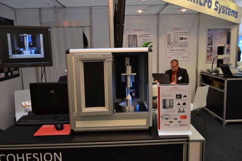 Newcomer Aptis presented a whole range of laboraty devices for the static and dynamic powders analysis. (Picture: D. Stephan/PROCESS)