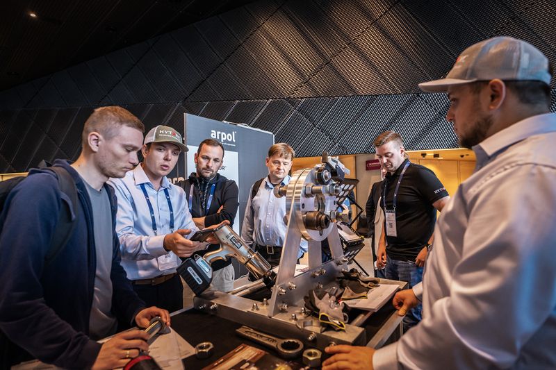 Schraubtechnik zum Anfassen. (Bild: Astashow Studio)