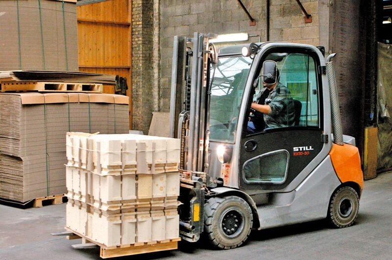 Zuverlässige Logistikgeräte sind Voraussetzung für eine pünktliche Lieferung. Full-Service-Verträge sorgen dafür, dass die  Stapler am Laufen bleiben.  (Bild: Still)