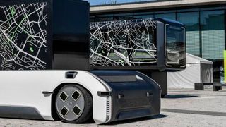 Ob als On-demand-Shuttle, Hightech-Rufbus, als flexibles Verteilzentrum für Güter und Pakete oder als mobiles Verkaufsgeschäft – mit dem  Fahrzeugkonzept U-Shift bringt das DLR neuen Wind in die urbane Mobilität und Logistik von morgen.  (Bild: DLR)