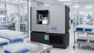 Fertigungsnahe CT-Messung: Das Tomo Scope XS Plus prüft Pipettenspitzen mit integriertem Werkstückwechsler direkt in der Produktionsumgebung. (Bild: Werth Messtechnik)