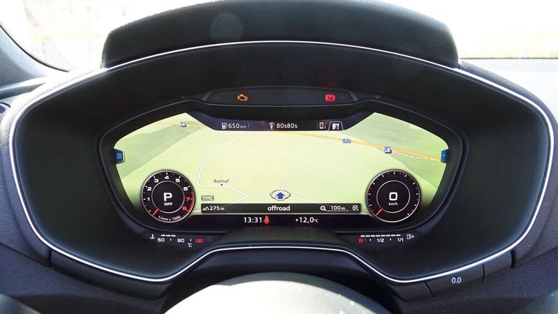 Wer auf Mäusekino und Co. steht, der sollte 2.550 Euro für die „Technology Selection“ ausgeben. Dafür bekommt er neben der MMI Navigation plus mit MMI Touch und einem Smartphone-Interface-Komfortschlüssel auch diesen TFT-Bildschirm anstatt klassischer Instrumente. (Bild: Dominsky – »kfz-betrieb« )