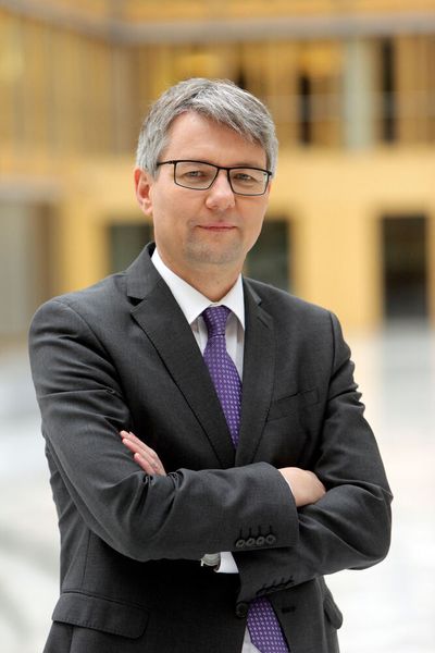 DIHK-Hauptgeschäftsführer Achim Dercks: „In Europa gibt es schlichtweg noch zu wenige Benannte Stellen, um Medizinprodukte nach den neuen EU-Verordnungen zuzulassen.“ (DIHK)