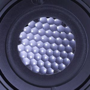 2	 Um eine möglichst homogene Ausleuchtung bei Fluoreszenzexperimenten zu ermöglichen, hat Olympus das Fly-eye-Linsensystem entwickelt.