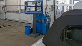 Um die EU-Verordnung 2021/392 zur Datenerfassung von Energieverbräuchen und Emissionen von Fahrzeugen im Straßenverkehr umsetzen zu können, könnten Autohäuser gefordert sein, beispielsweise durch Überwachungsorganisationen oder Fahrzeughersteller.  (Bild: frei lizenziert)