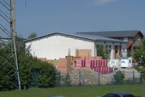 ... doch plötzlich entstand ein zweites Gebäude neben der Halle ... (Bild:Scalcom)