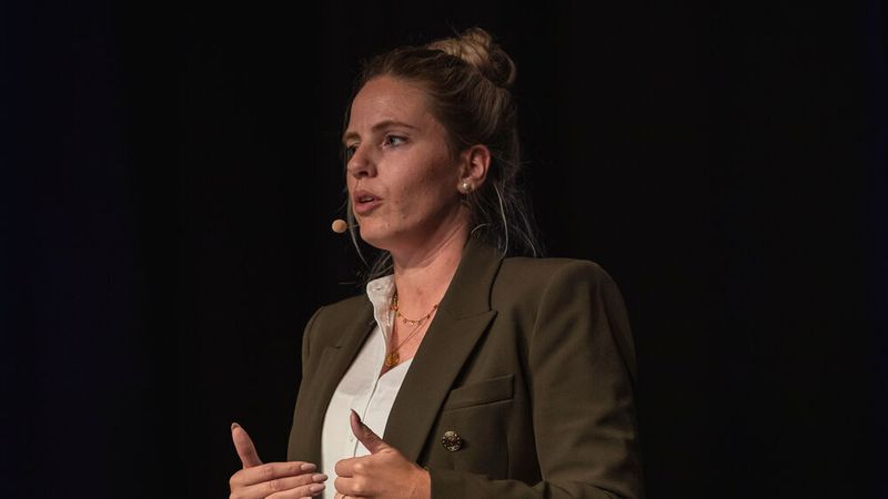 Anne Junge von Capgemini warf einen Blick auf die Herausforderungen, die bei der Einführung von Onlinevertriebsmodellen zu meistern sind. (Stefan Bausewein)