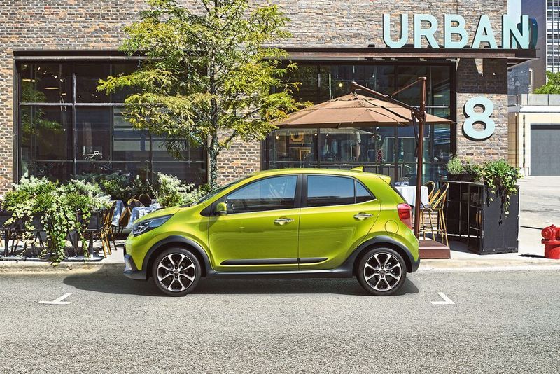 Erhältlich sind unter anderem ein Frontkollisionswarner mit Fußgängererkennung, ein aktiver Spurhalteassistent, ein Spurwechselassistent, ein Querverkehrwarner hinten und ein Müdigkeitswarner. (Kia)