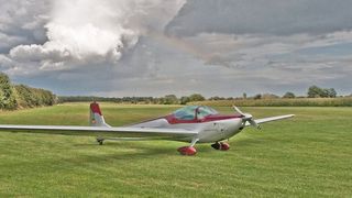 Qualität, Flexibilität und Support in der Wasserstrahlschneidtechnik waren einige wichtige Anforderungen, weshalb M&D Flugzeugbau mit Resato in Kontakt getreten ist. (Bild: Resato)