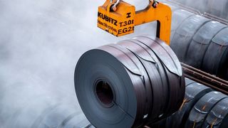 Optimierte Blechlagerlogistik macht produktiv! Eine von Thyssenkrupp Hohenlimburg entwickeltes mathematisches Modell, führe nämlich dazu, dass jedes einzelne Coil „weiß“, wann es die optimale Temperatur hat, und zum nächsten Verarbeitungsstep kann. (Thyssenkrupp Steel)