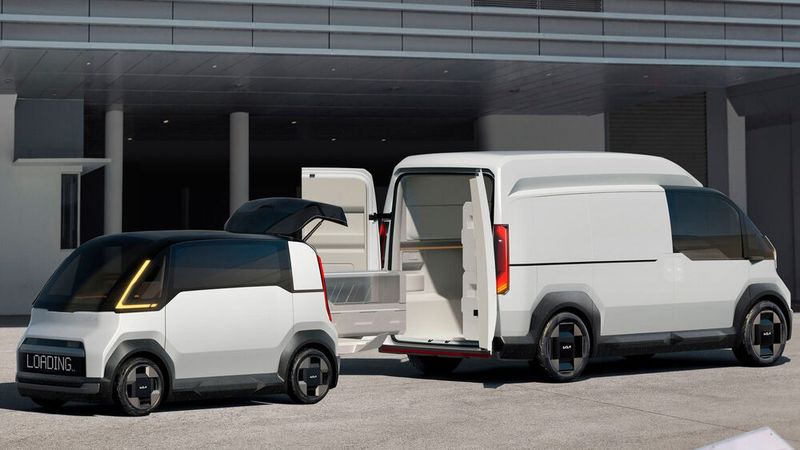 Der wendige PV1 (links) empfiehlt sich vor allem für den urbanen Lieferverkehr. Der PV5 mit Hochdachaufbau bietet viel Stauraum. (Bild: Kia)