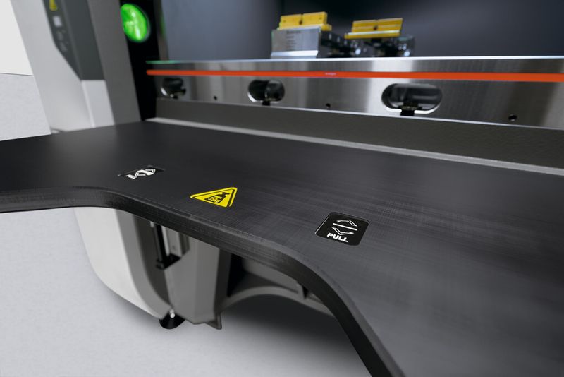 Impressionen von der Abkantmaschine Xpert 40. (Bild: Bystronic)