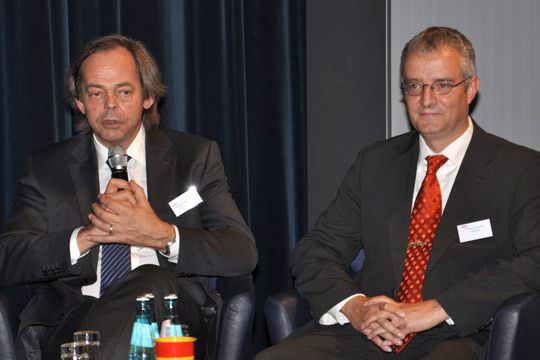 ...sowie Evert Schimmel, Direktor Vertrieb und Händlernetz (links) und Ralf Ploenes, Direktor Aftersales. (Archiv: Vogel Business Media)