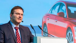 Vor rund 230 Teilnehmern referierte der Leichtbau-Spezialist Frank Venier vom Audi-Leichtbau-Zentrum über Leichtbau-Technologien im Flaggschiff A8. (Stefan Bausewein)