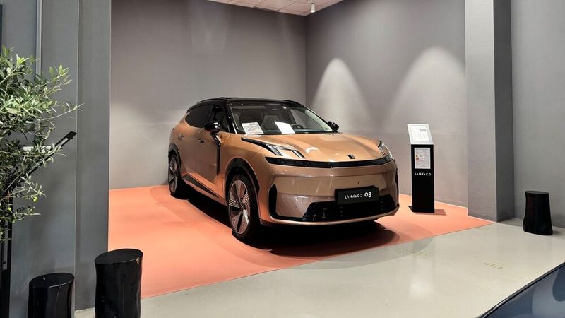 Die Lynk-&-Co-Modelle werden gekonnt in Szene gesetzt. (Bild: Svenscar)