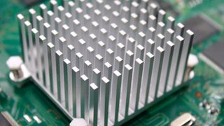 Nur wer die Herstellung spezifischer Matrizen und Stempel beherrscht, kann präzise Aluminiumbauteile durch Fließpressen herstellen, wie diese Kühlpins für elektrotechnische Anwendungen. Sauter hat das Know-how dazu. (Sauter)