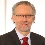 Titel, Name: Hans-Dieter Katte Geburtsjahr, -ort: 1958 in München  Funktion: stellvertretender Aufsichtsratsvorsitzender  Firma: Linde AG   Ausbildung: 1976-1979 Ausbildung zum Kupferschmied bei der Linde AG 1980 Schweißausbildung 1982 Ausbildung zum Meister im Kupferschmiede-Handwerk 1983 Prüfung zum Schweißfachmann 1985 Prüfung zum Lehrschweißer  Berufliche Laufbahn: 1979 Tätigkeit als Kupferschmied in der Fertigung bei Linde im Betrieb Pullach 1980 Tätigkeit als Schweißer in der Plattentauscherfertigung 1984 Schweißausbilder in der Plattentauscherfertigung 1986 Gruppenführer in der Fertigung 1987-1987 Übernahme in das Angestelltenverhältnis als technischer Angestellter in der Arbeitswirtschaft seit 1996 freigestelltes Betriebsratsmitglied seit 1997 Vorsitzender des Betriebsrats der Linde AG seit 1998 Mitglied des Aufsichtsrats und Mitglied des Vermittlungsausschusses, des Ständigen Ausschusses und des Prüfungsausschusses der Linde AG  seit 2003 stellvertretender Vorsitzender des Aufsichtsrats  Besonderes: Keine Mitgliedschaften in anderen gesetzlich zu bildenden Aufsichtsräten oder vergleichbaren in- und ausländischen Kontrollgremien (Bild: Linde)