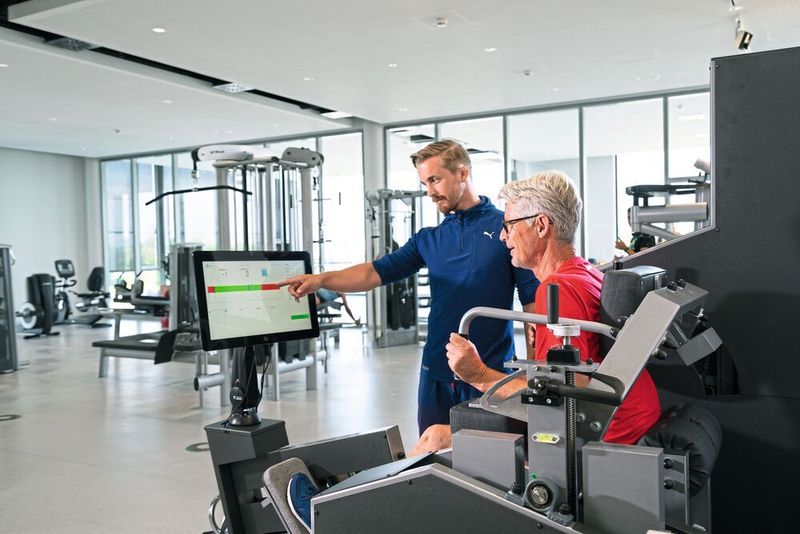Die Brose-Mitarbeiter werden beim Fitness- und Gesundheitsangebot von internen und externen Arbeitsmedizinern und Physiotherapeuten betreut. (Brose Fahrzeugteile)