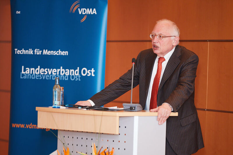 Der ehemalige EU-Kommissar Günter Verheugen sprach über die Welt im Umbruch und hinterfragte insbesondere die Zukunft der europäischen Einheit. (VDMA Ost)