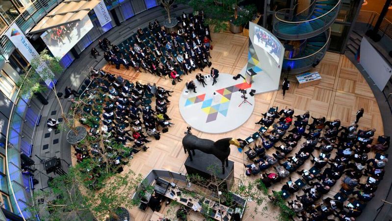 Beim Gipfel für Forschung und Innovation 2024 diskutieren hochrangige Gäste aus Wirtschaft, Wissenschaft, Politik und Zivilgesellschaft.(Bild:  Hannover Messe)