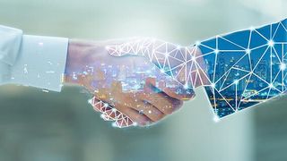 Wenn die digitale Transformation gelingen soll, müssen CIOs und Netzwerktechniker enger zusammenarbeiten. (Bild: © – Peera – stock.adobe.com)