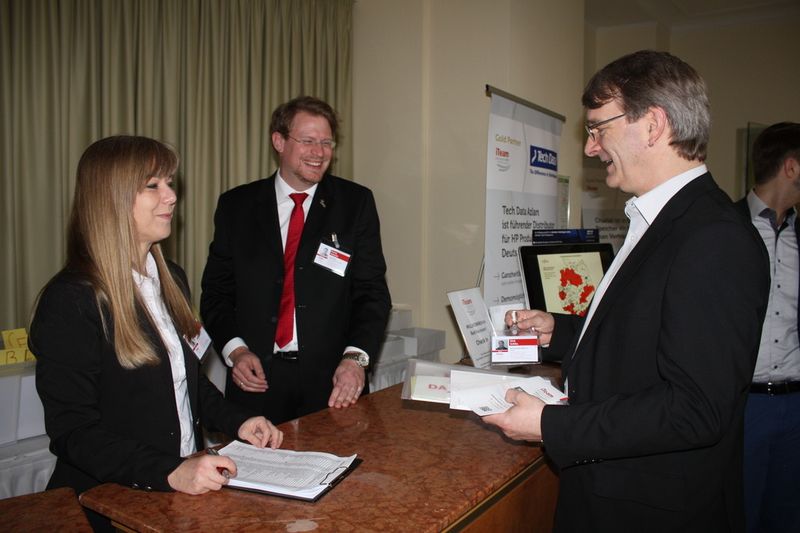 Bei der Anmeldung erhielt jeder Teilnehmer ein Informationspäckchen. (Bild: IT-BUSINESS/Sarah Maier)