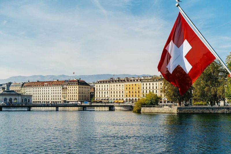 Die Studie von Strand Partners im Auftrag von AWS über die Nutzung von KI in der Schweiz zeigt, dass nur 19% der Unternehmen mit physischer KI vertraut sind, bei Startups dagegen sind es 38%.  (Bild: AWS)
