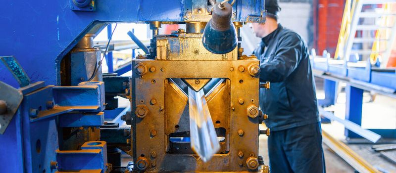 Ohne Hydraulik geht es in vielen Bereichen nicht - auch in der Industrie.(Bild: ©  Евгений Панов - stock.adobe.com)