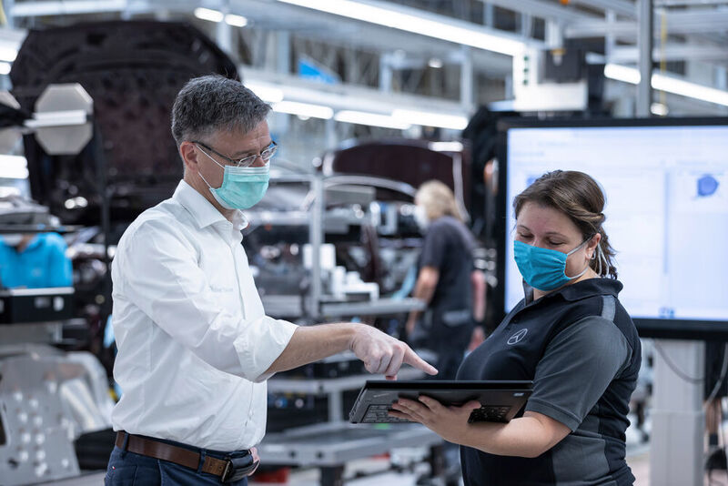 Auf nur einer Ebene können in der Factory 56 alle Montageschritte für Fahrzeuge verschiedener Aufbauformen und Antriebsarten erfolgen. (Mercedes Benz)