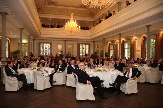 Im festlichen Rahmen ging es am Abend weiter. Die Jubiläumsgala im historischen Hotel Süllberg ...  (Archiv: Vogel Business Media)