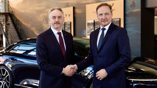 Lawrence Hamilton, President of Europe bei Lucid (l.), mit Ernst-Jürgen Wackenhut, CEO von Wackenhut. (Bild: Lucid)