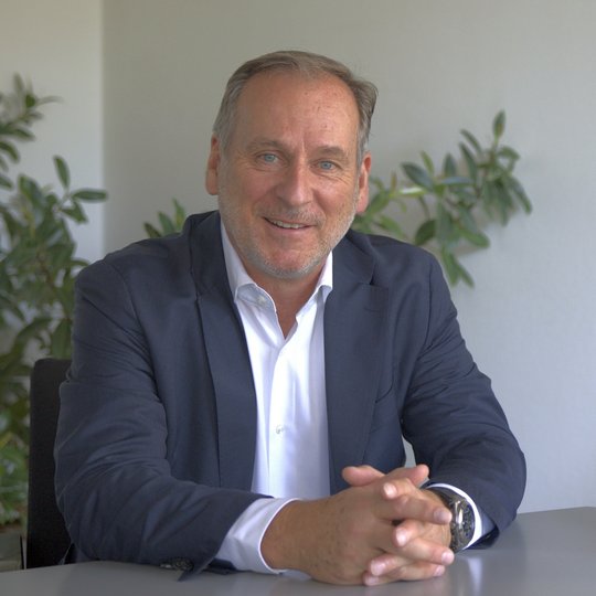 Peter Steinl, Geschäftsführer bei Shibaura Machine LWB.(Bild:  Shibaura Machine LWB)