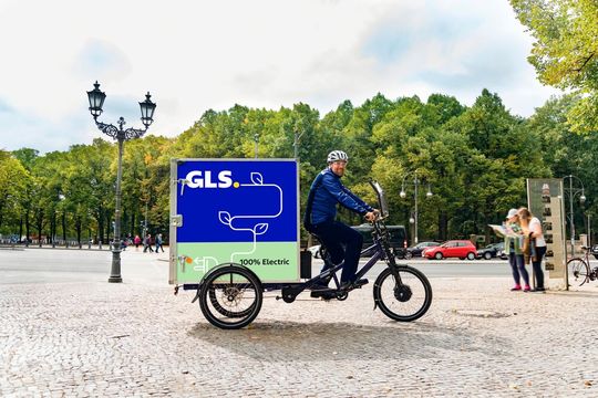 Auch E-Bikes unterstützen die GLS-Nachhaltigkeitsstrategie Klimaprotect, mit der die Umwelt geschont werden soll. Auch die Partner des Unternehmens haben sich dem angeschlossen.(Bild:  GLS)