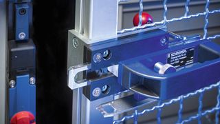 Der AZM150 von Schmersal ist eine elektromechanische Sicherheitszuhaltung. Sie ist entweder standardcodiert oder als I-Variante nach ISO 14119 hochcodiert erhältlich. (Bild: Schmersal Group / Dominik Gierke)