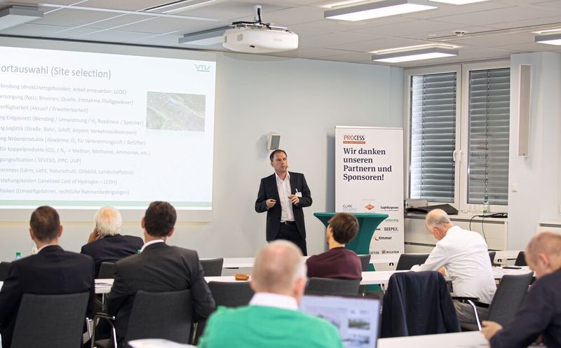 Steinig, so Bernd Humpl von VTU, sei der Weg zur Wasserstoffwirtschaft. Gut, wenn man bei der Umsetzung von Anlagenbauprojekten.... (Bild: Oxana Gruber Photography)