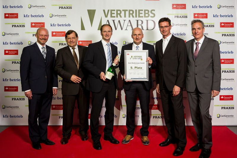 Den 5. Platz eroberte sich Auto Niedermayer in Neukirchen, Niederbayern. 2016 brachte das markenungebundene Autohaus 2.600 EU-Neuwagen und meist junge Gebrauchte auf die Straße – und das in einem Ort mit 1.300 Einwohnern. (Stefan Bausewein)