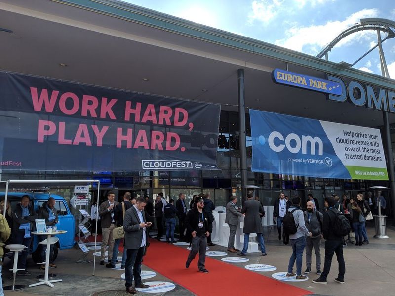 Am 26. März startete offiziell das CloudFest 2019 im Europa Park in Rust. Das Hauptthema in diesem Jahr war Hyperscaler Enablement, also die Partnerschaft mit den großen Cloud-Anbietern, für Service Provider und für Anwenderunternehmen. (Oliver Schonschek)